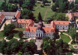 Královský zámek s parkem a oborou v uherském Gödöllö v roce 2010, tady se na konci května 1911 procházel císař František Josef I. 
