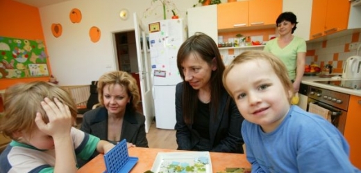 V ČR žije v ústavech 11 000 dětí.
