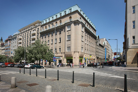 Dům na rohu Václavského náměstí a Opletalovy ulice, který je určený k demolici.