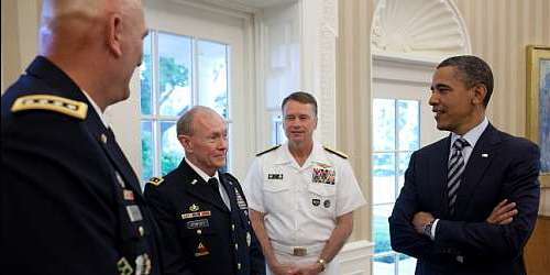 Obama se svými nejvyššími vojenskými veliteli.