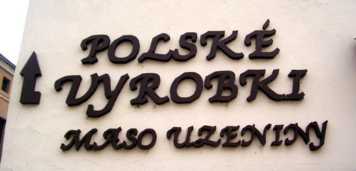 "Polske vyrobki" v Hlučíně u Ostravy v roce 2011. Čeština byla v českých zemích komolena i před sto lety.