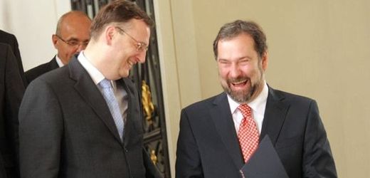 Premiér Petr Nečas a Radek John.