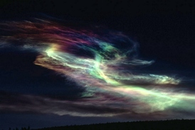 Oblaka v mezosféře dovedou na obloze vykouzlit překrásné obrazce.