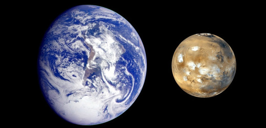 Mars má proti Zemi poloviční průměr. Může za to "nenažraný" Jupiter.