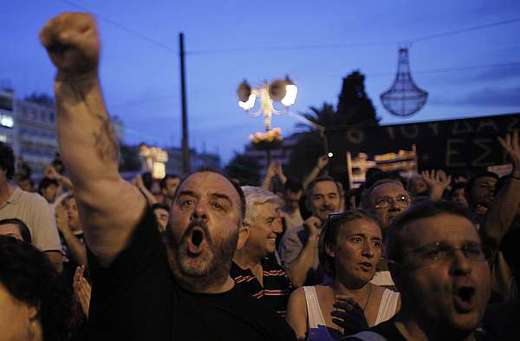 Řečtí odboráři protestují proti novým úsporným opatřením.