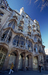 Casa Battló byl postaven již v letech 1875 až 1877. V roce 1900 ho zakoupil průmyslník Josep Batlló i Casanovas, který Gaudího pověřil, aby původní dům zboural a na jeho místě postavil nový. Gaudí však Batllóa přesvědčil, že stačí dosavadní dům přestavět. Výsledkem je zcela jedinečná stavba.