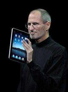 Śéf společnosti Apple Steve Jobs s novým iPadem.