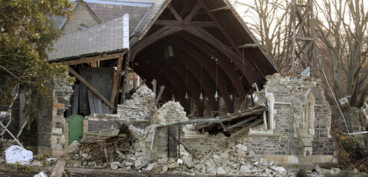 Série zemětřesení zničila několik budov.