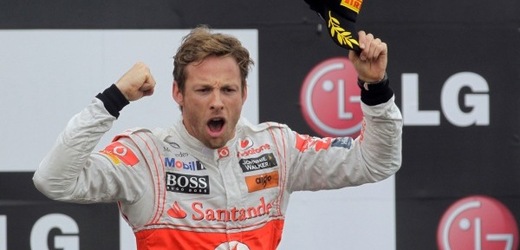 Nadšený Jenson Button po vítězství v Montrealu.
