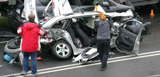 Na to, jak řidiči věří ve své schopnosti, je u nás poměrně dost nehod. Ilustrační snímek.