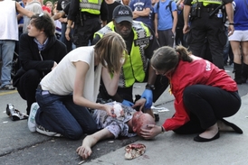 Při nepokojích v ulicích Vancouveru bylo již několik lidí zraněno.