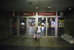 Lidé až cestou do práce zjišťovali, že metro v Praze opravdu nejede. (Foto: ČTK)