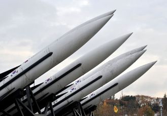 Makety jihokorejských raket v Soulu.