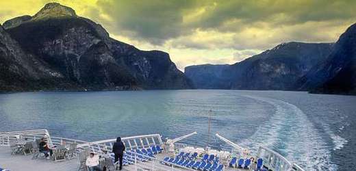 Loď na své cestě navštíví i Geirangerfjord, který jen na seznamu přírodního dědictví UNESCO.