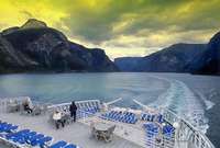 Loď na své cestě navštíví i Geirangerfjord, který jen na seznamu přírodního dědictví UNESCO.