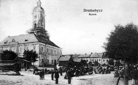 Rakouská Drohobyč na Haliči (dnes Ukrajina) na staré pohlednici.