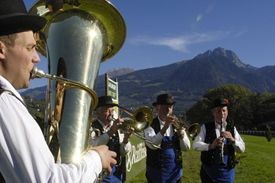 Historické Jižní Tyrolsko je převážně německojazyčná provincie v severní Itálii na jižních svazích Alp. Původně byla součástí rakousko-uherské monarchie, po jejím rozpadu patří k Itálii pod názvem Horní Adiže (Alto Adige).