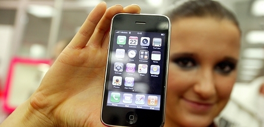 Apple chce na podzim přijít na trh s dalším typem iPhonu.