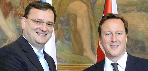 Petr Nečas (vlevo) a David Cameron.