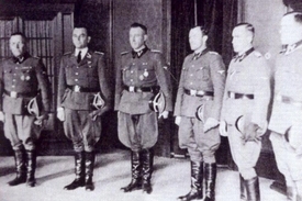 Franz Stangl (uprostřed) v Terstu.