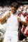 Smutný odchod bývalého šampiona Federera po porážce ve čtvrtfinále Wimbledonu. (Foto: ČTK)
