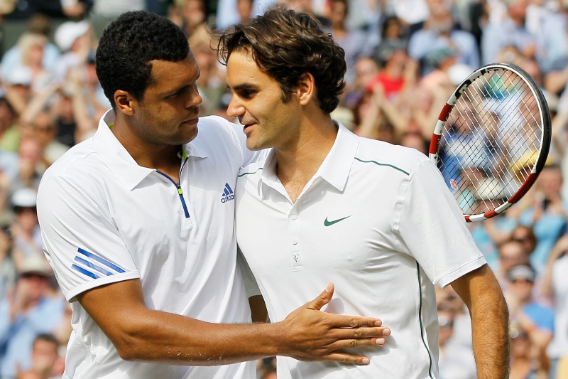 Šestinásobný vítěz Wimbledonu se loučí již po čtvrtfinále. Švýcarský tenista Roger Federer nestačil na Francouze Jo-Wilfrieda Tsongu. (Foto: ČTK)