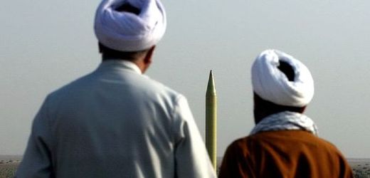 Strach z mulláhů? Íránci testují pravidelně balistické střely.