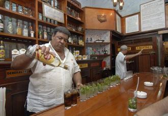Bodeguita del Medio, Hemingwayův bar v Havaně.