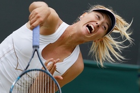 Ruská kráska Maria Šarapovová se může pyšnit triumfem ve Wimbledonu z roku 2004.