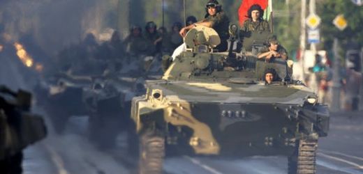 Na vojenské přehlídce ke Dni nezávislosti se předvedou i tanky.