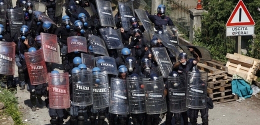 Při protestech proti tunelu Francie - Itálie bylo zraněno přes 90 lidí.