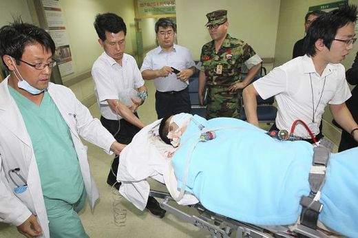 Zraněný voják po střelbě svého jihokorejského kolegy.