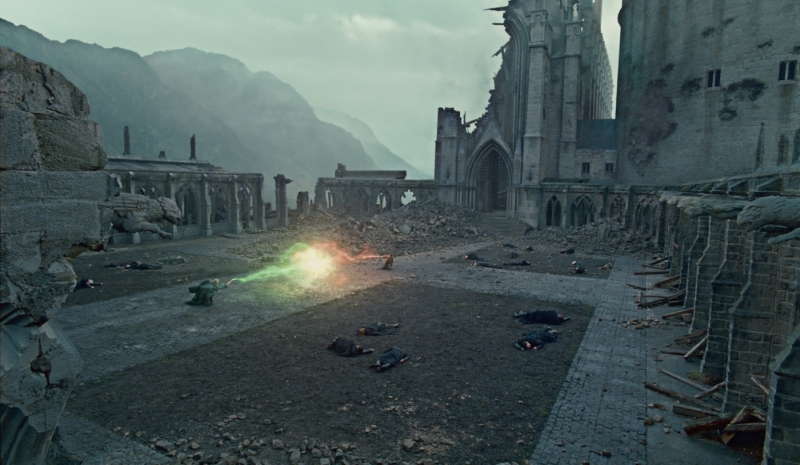 Závěrečný souboj mezi Harrym a Voldemortem.