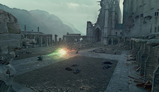 Závěrečný souboj mezi Harrym a Voldemortem.