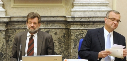 Ministr vnitra Jan Kubice (vlevo). 