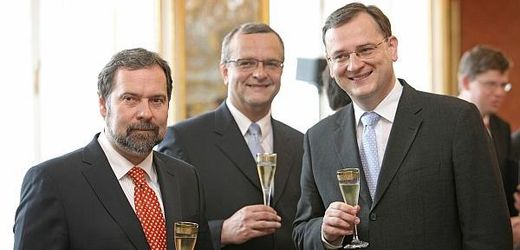 Představitelé koaličních stran, které tvoří vládu (zleva): Radek John, Miroslav Kalousek a Petr Nečas.