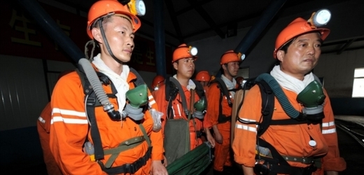 Čínští horníci přežili v zavaleném dole (ilustrační foto).