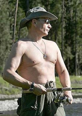 Ruský premiér se rád nechává zvěčňovat. Třeba při rybolovu a s luxusními hodinkami na pravém zápěstí.