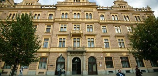 Plzeňská práva mají další problém - z fakulty odcházejí učitelé.