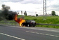 31. května 2010 hasiči likvidovali požár osobního vozu na 8. kilometru dálnice. (Foto: profimedia.cz)
