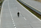 Vyjet si po "dé jedničce" jen tak na kole, to bylo možné v roce 2005, kdy se otevřel nový ůsek dálnice z Vyškova do Kroměříže. D1 se tak prodloužila o 17 kilometrů. (Foto: MAFA / MF DNES / Profimedia)
