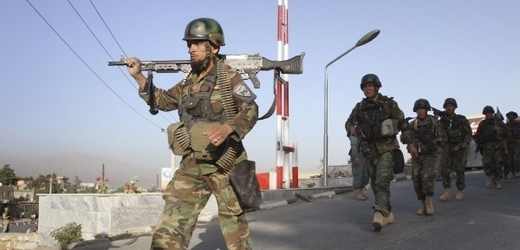 Afghánská půda je pro vojáky velice nebezpečná (ilustrační foto).