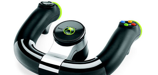 Bezdrátový volant ke konzoli Xbox 360.
