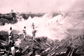 Jeden z požárů, který vypukl v létě roku 1911 kvůli vedrům. Snímek z Vídně.