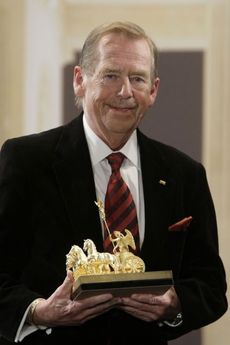 Cenu Quadriga obdržel Havel v roce 2009.