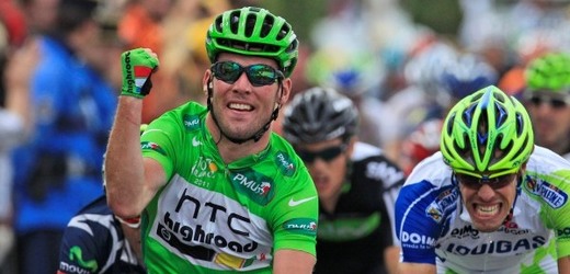 V cíli se Cavendish na letošní Tour de France radoval již počtvrté.