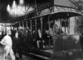 Na archivním snímku z roku 1891 jsou první tramvaje v dřevěné vozovně na Letné, která sloužila současně jako krytá čekárna.