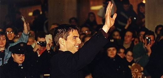 Tom Cruise před kinem Blaník v roce 2005.