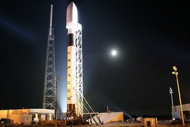 Raketa Falcon 9 společnosti SpaceX už na oběžnou dráhu úspěšně vynesla kosmickou loď Dragon.