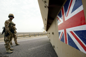 Mluvčí britského ministerstva obrany potvrdil, že v Afghánistánu jsou zadrženy dvě osoby, které tvrdí, že jsou Britové.